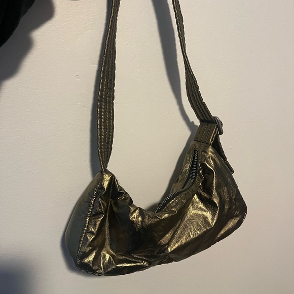 Metallic Gold BAGGU Shoulder Bag - Picture 2 of 4